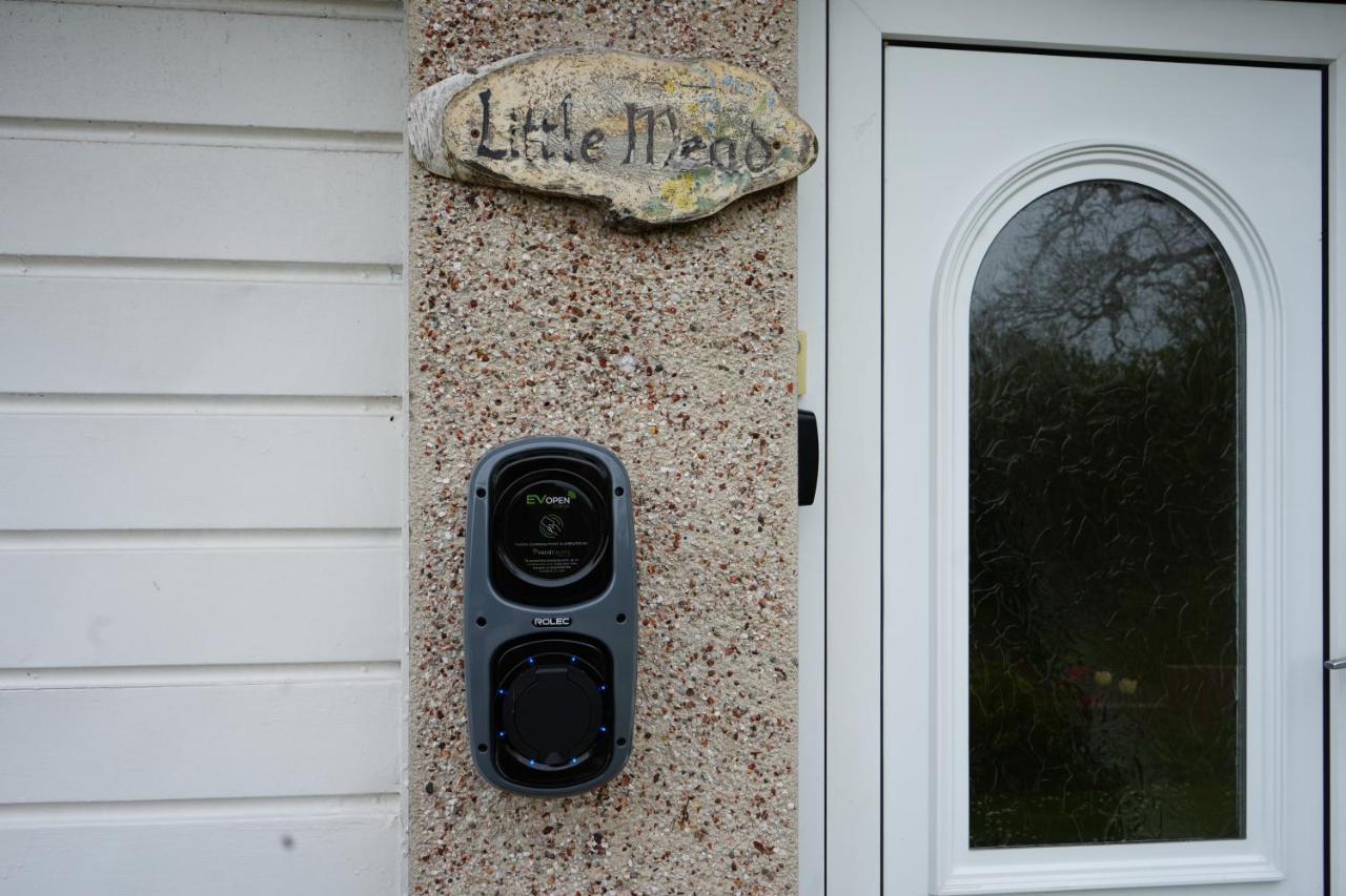 Little Mead. Tenby Exterior photo